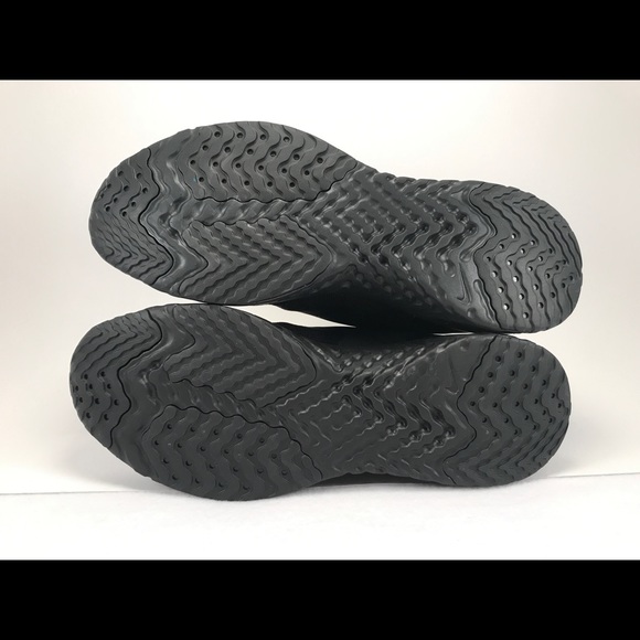 SOLD Nike Odyssey React 2 Flyknit Black/White - Picture 6 of 7